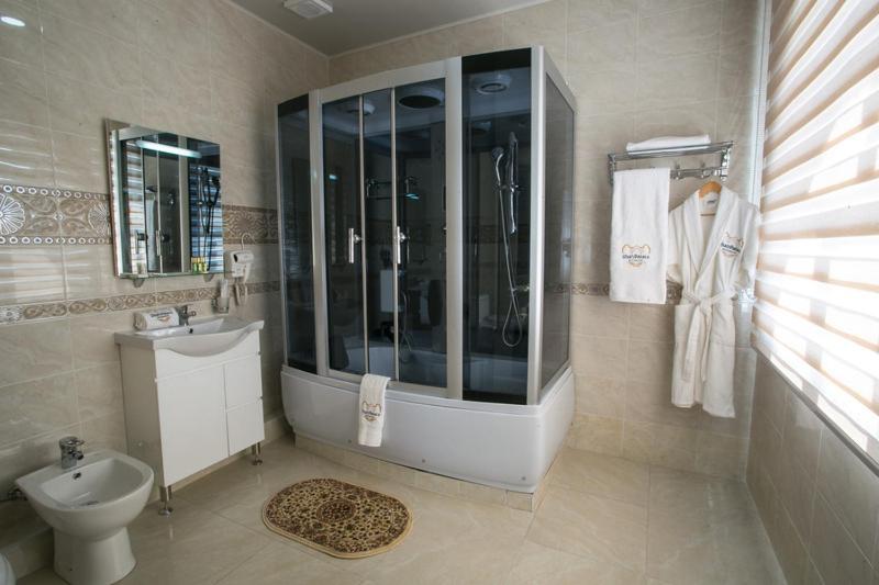 Shah Palace Hotel Bishkek Room photo