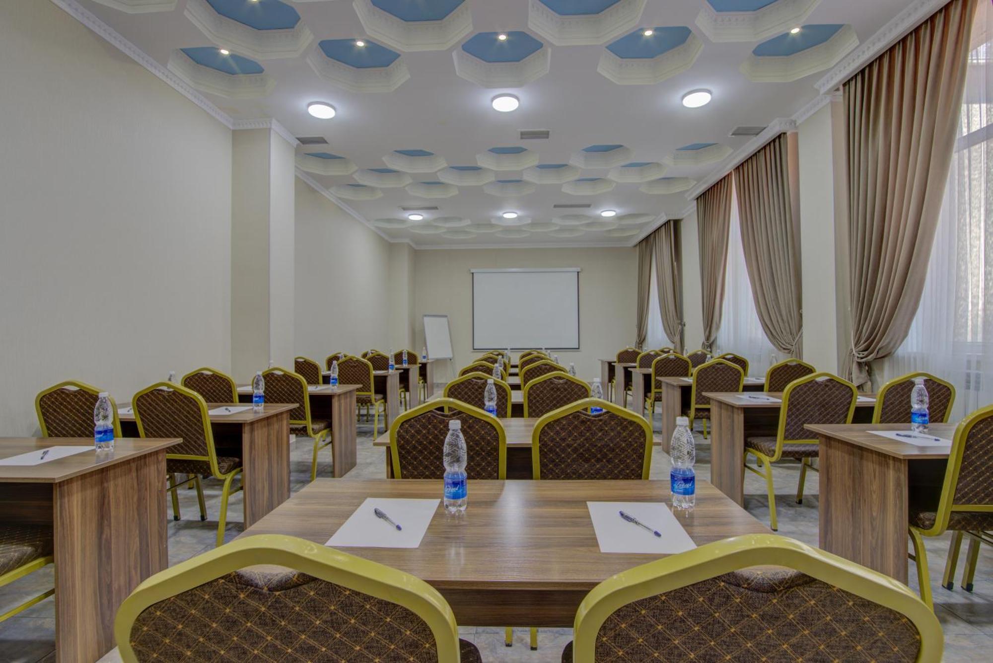 Shah Palace Hotel Bishkek Exterior photo