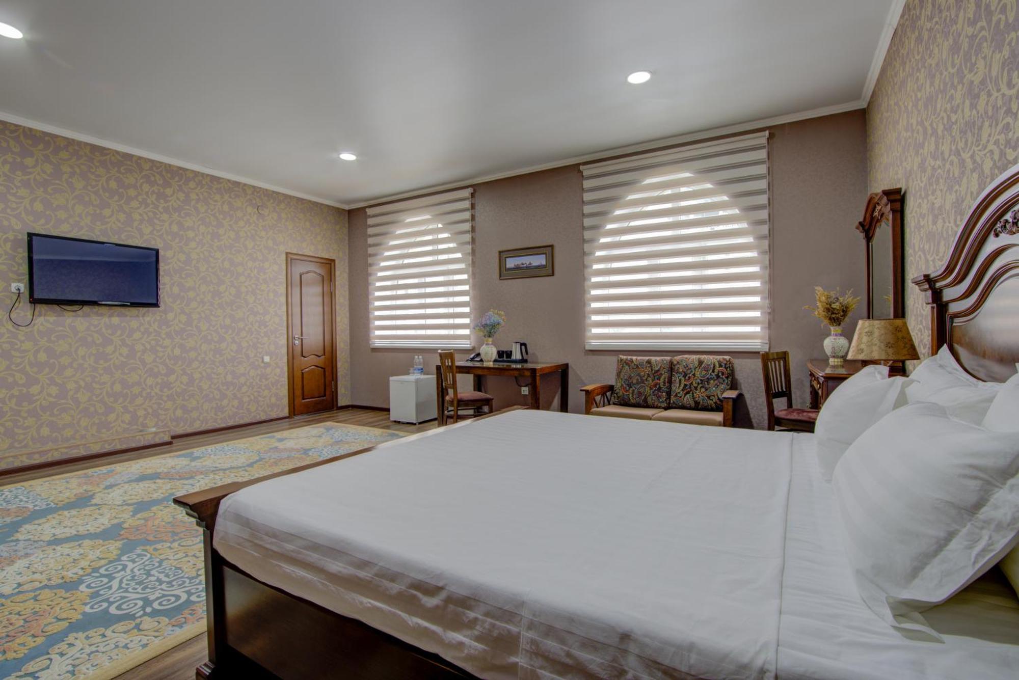 Shah Palace Hotel Bishkek Exterior photo
