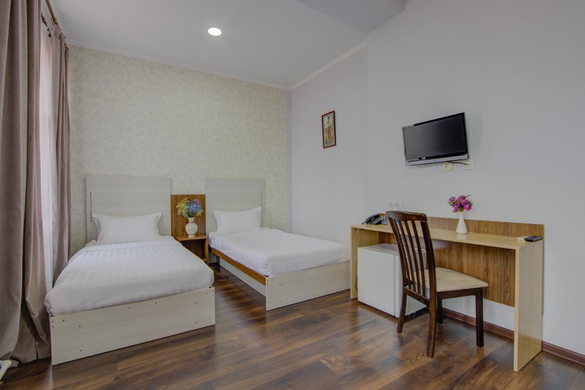 Shah Palace Hotel Bishkek Exterior photo