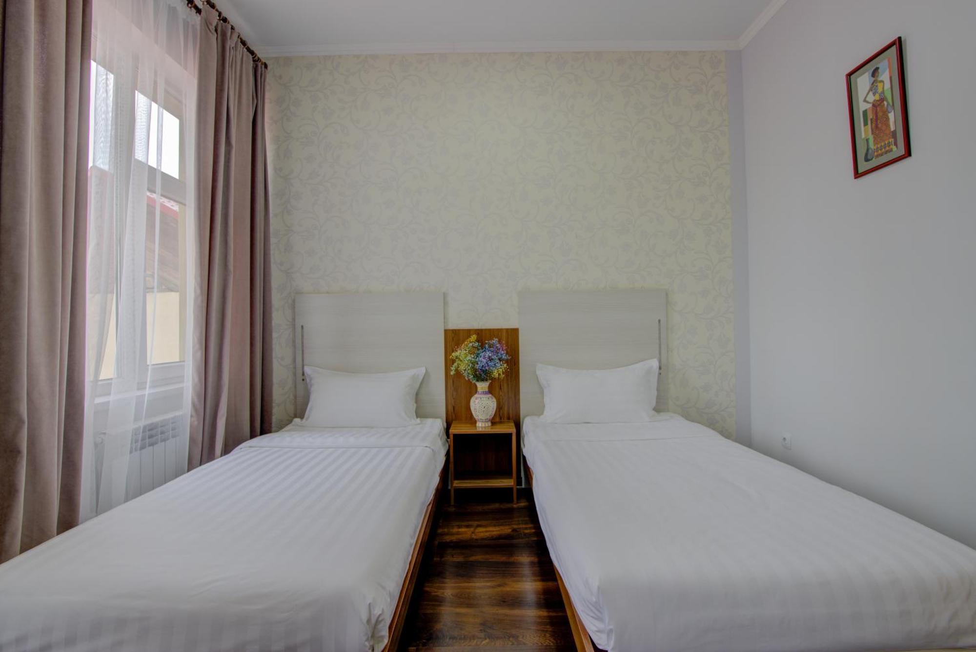 Shah Palace Hotel Bishkek Exterior photo