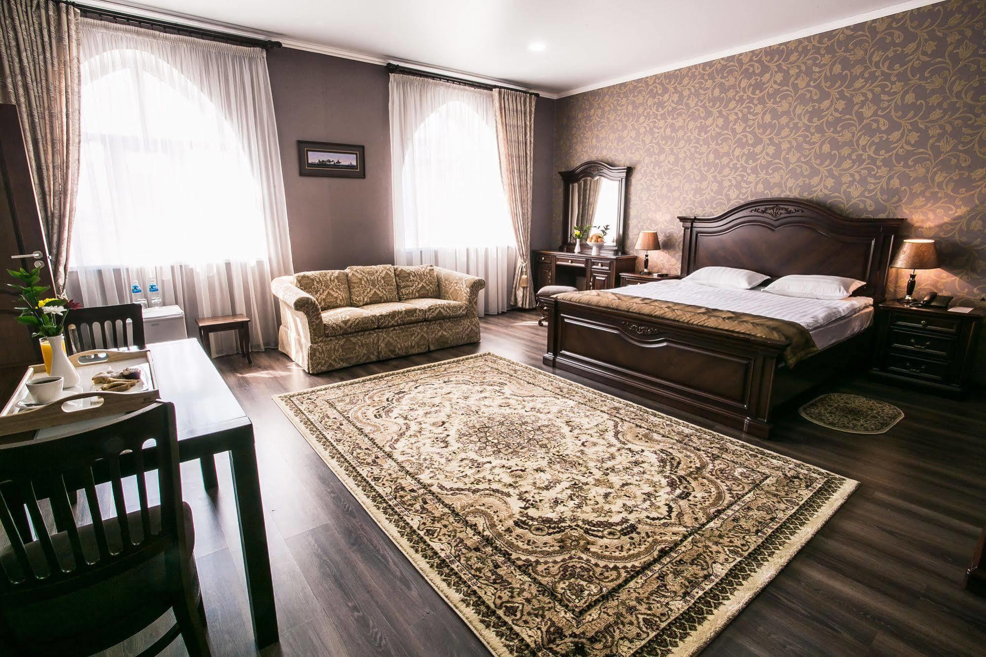 Shah Palace Hotel Bishkek Exterior photo