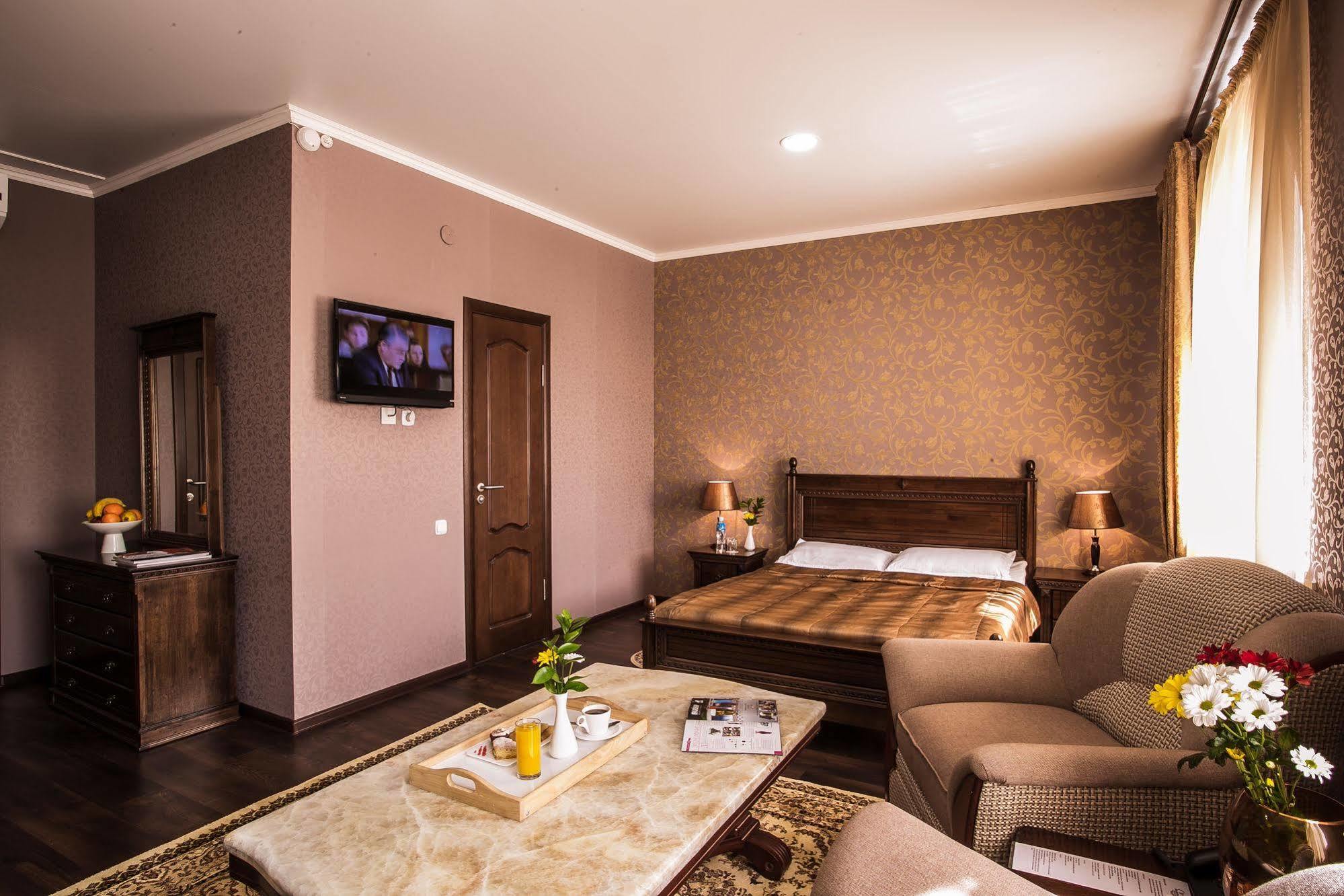 Shah Palace Hotel Bishkek Exterior photo